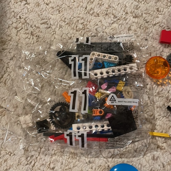 Lego BOOST  5in1 Build, Code, Play set. Barely played with. Most pieces included - Picture 12 of 15